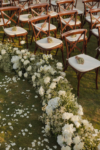 Aisle / Walkway and Floral detail — Wedding decor — Casa Waters